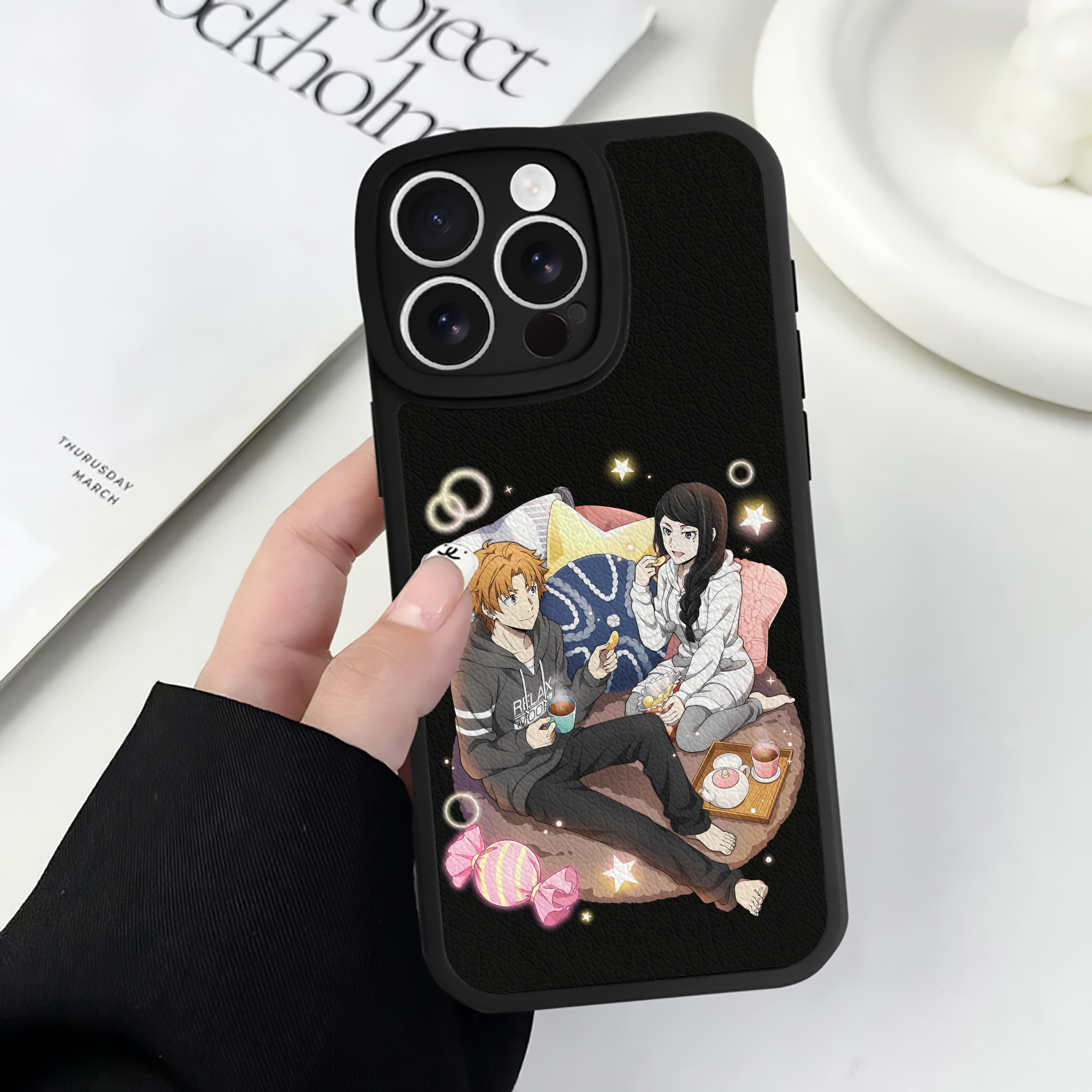 （画像用） 文豪ストレイドッグス Bungo Stray Dogs 【iPhone 16シリーズ対応】シリコンスマホケース（レザー調） 材質：シリコン